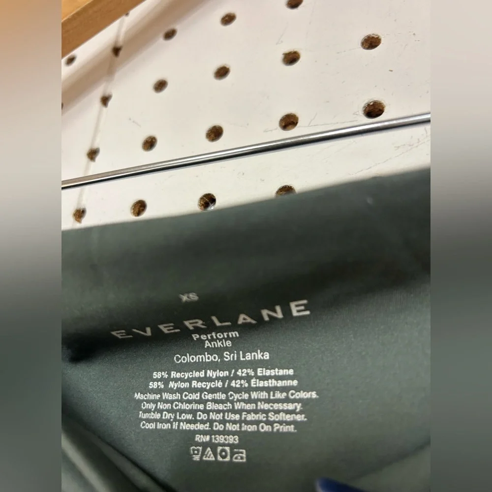 Everlane Perform Ankle Leggings
